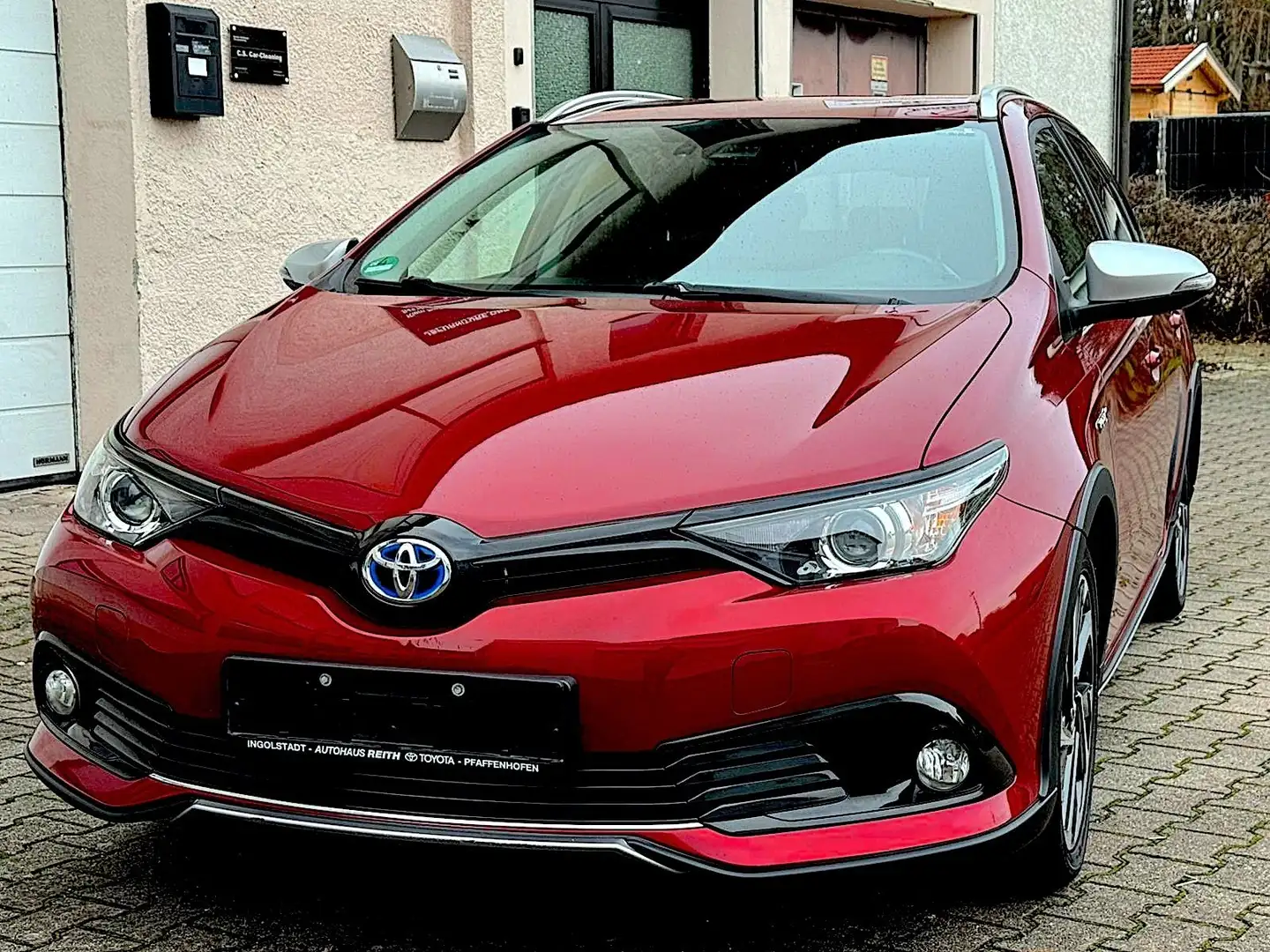 Toyota Auris Touring Sports Hybrid Free Style AUTOMATIK Rot - 1