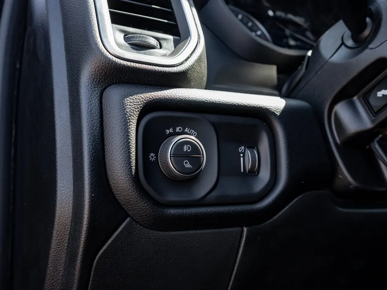 RAM 2500 снимка RAM 2500