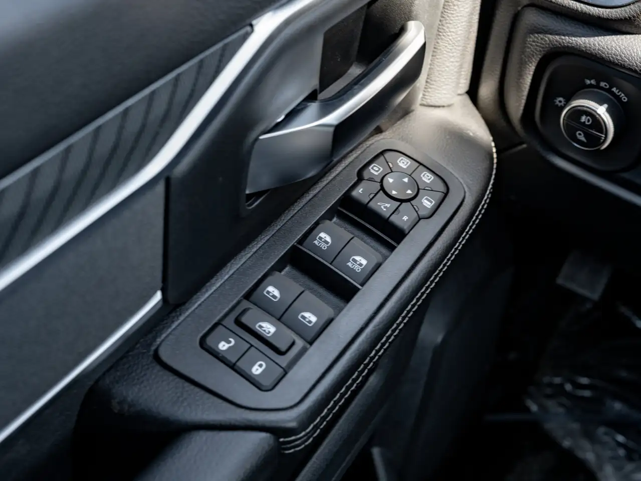 RAM 2500 снимка RAM 2500
