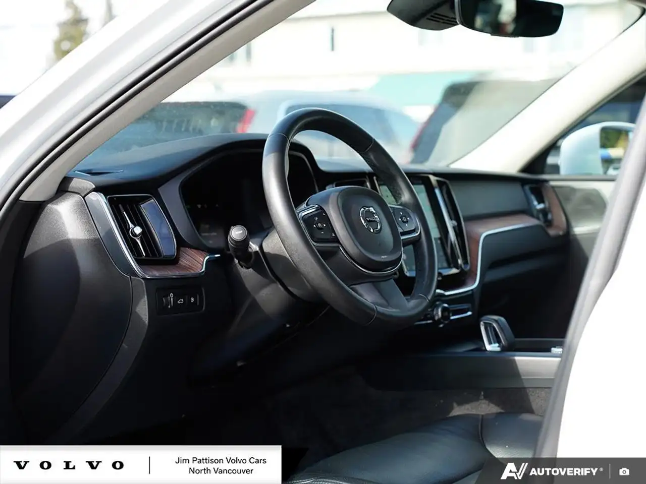 Volvo XC60 снимка Volvo XC60