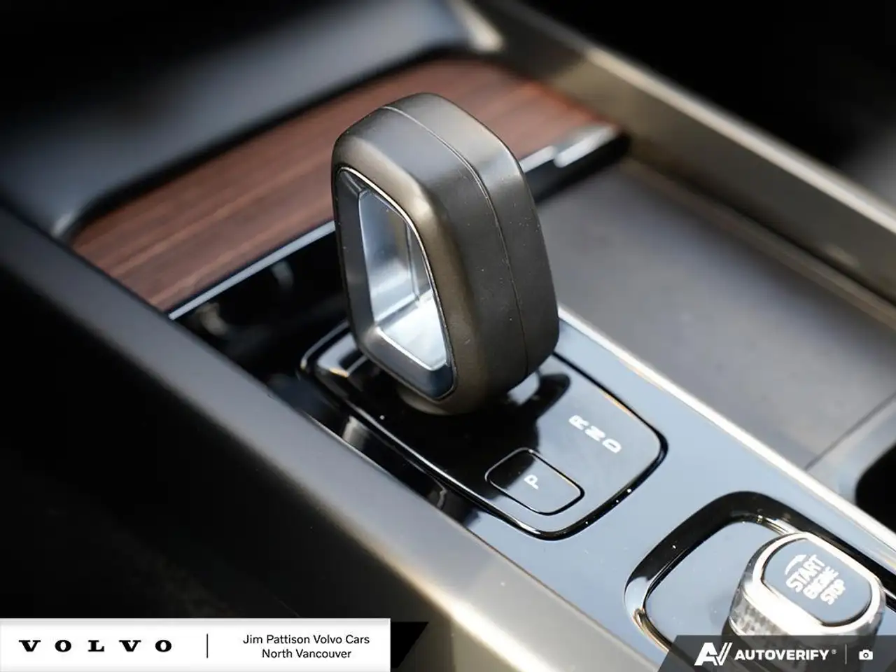Volvo XC60 снимка Volvo XC60