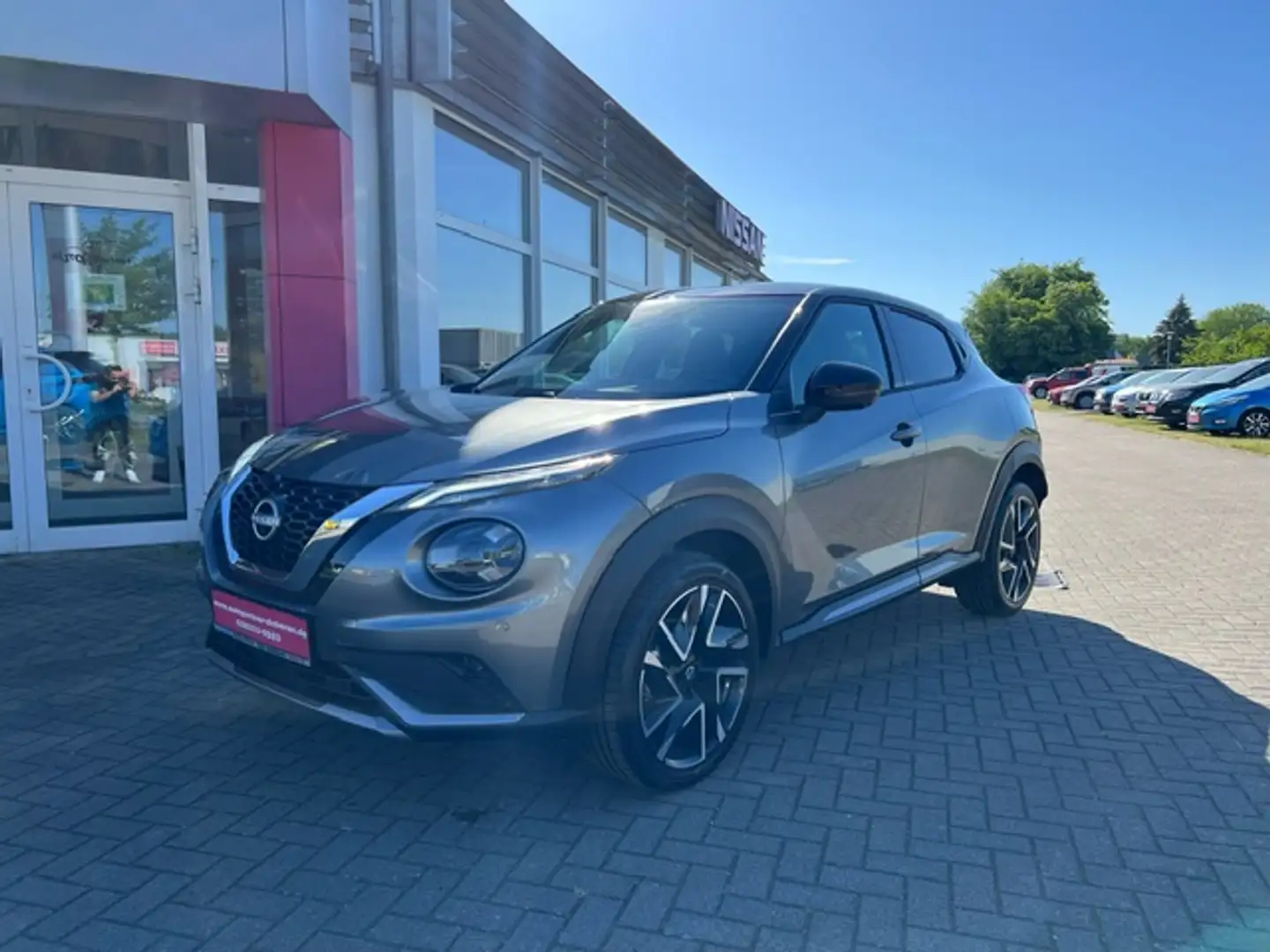 Nissan Juke 1.0 DIG-T N-DESIGN TECH Grau - 1