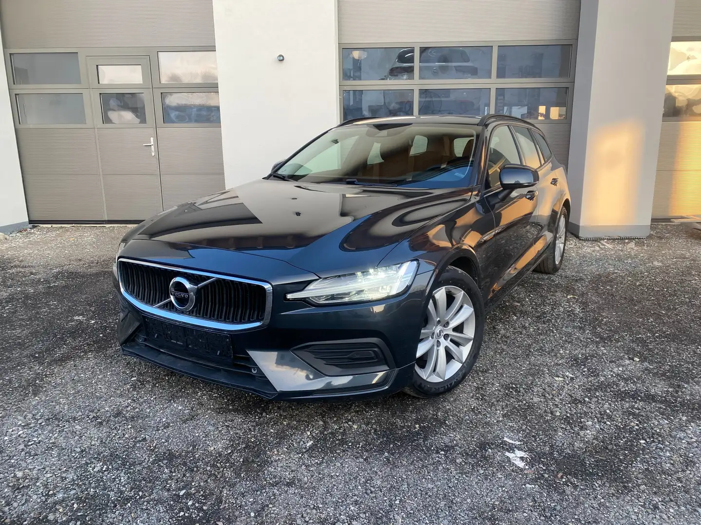 Volvo V60 Grau - 1