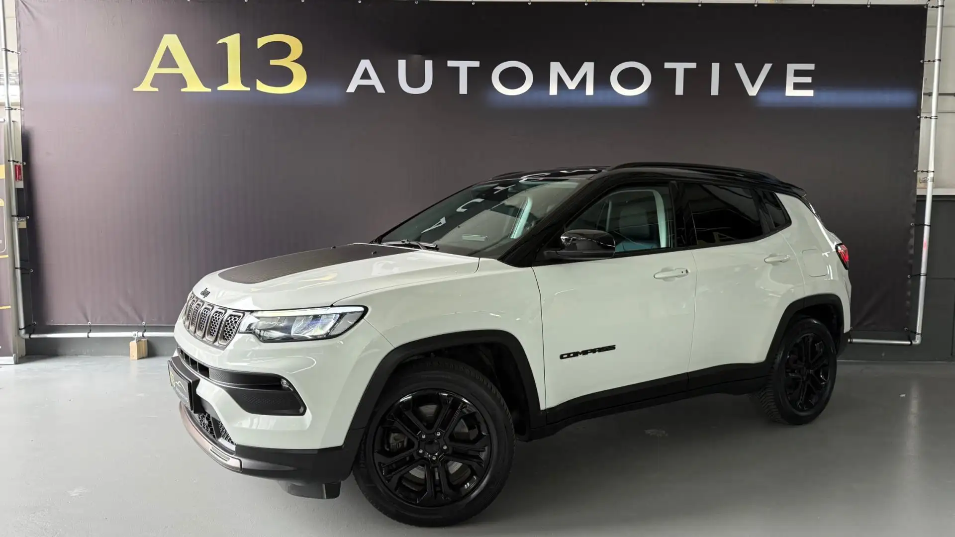 Jeep Compass 4xe 240 Plug-in Hybrid Electric Limited Blanc - 2