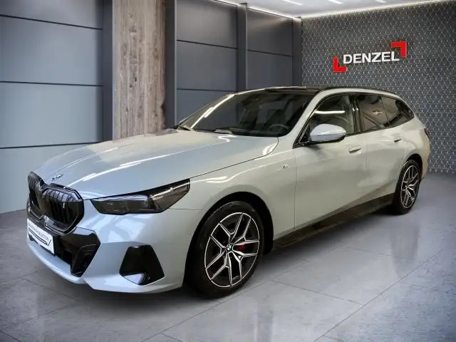 BMW i5 xDrive40 Touring Ansicht 1