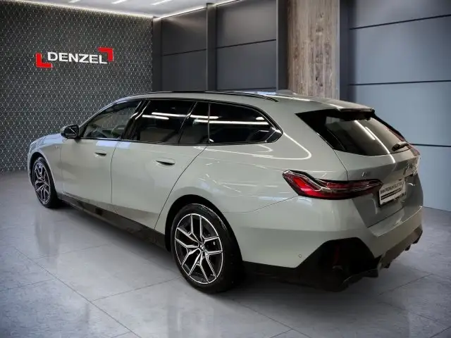 BMW i5 xDrive40 Touring Ansicht 3