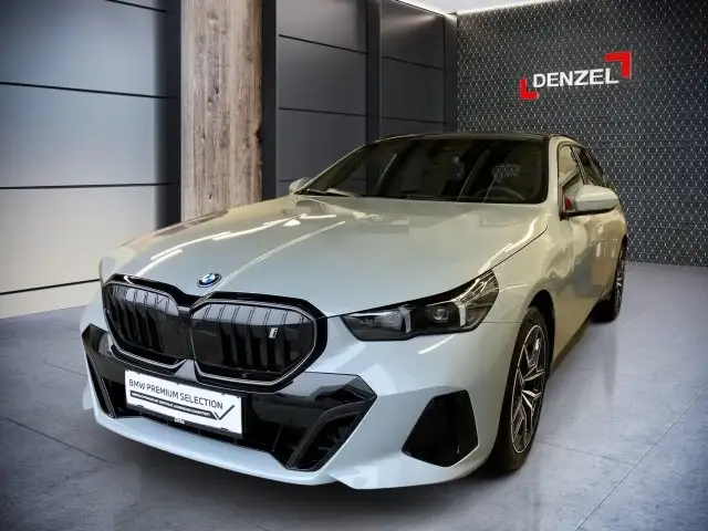 BMW i5 xDrive40 Touring Ansicht 2