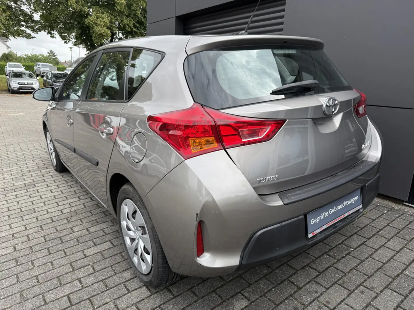 Toyota Auris 1.4 Cool Bronz - 2