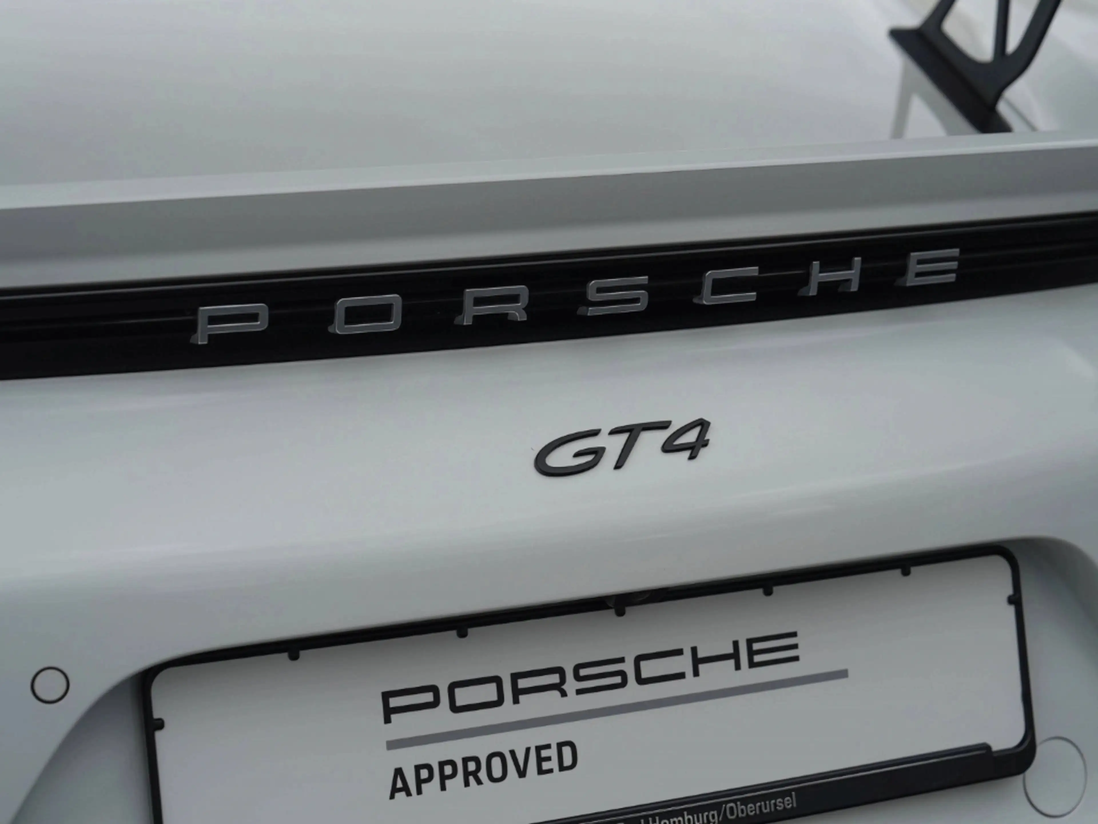 Porsche Cayman 718 GT4 — photo 4