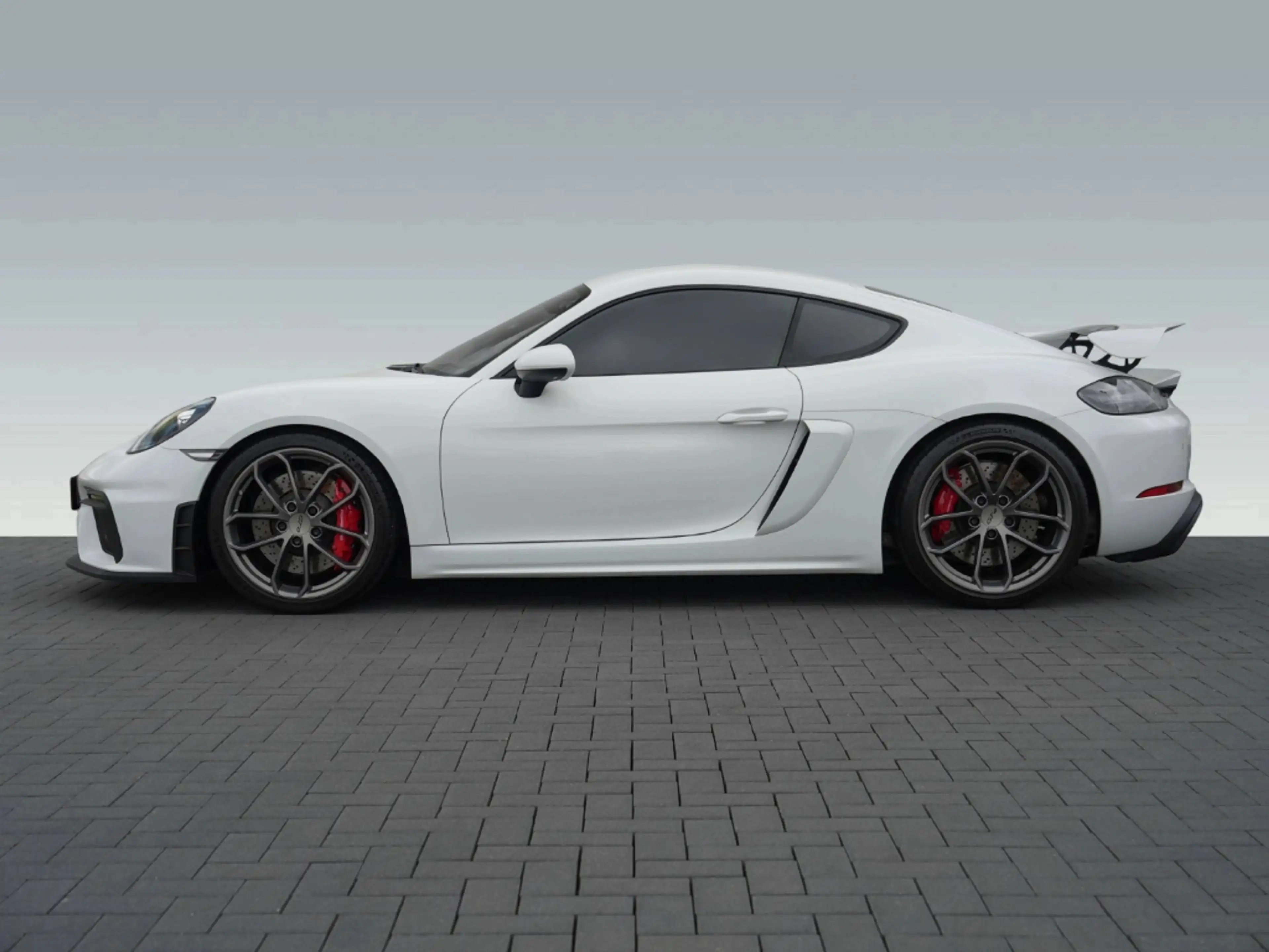 Porsche Cayman 718 GT4 — photo 2