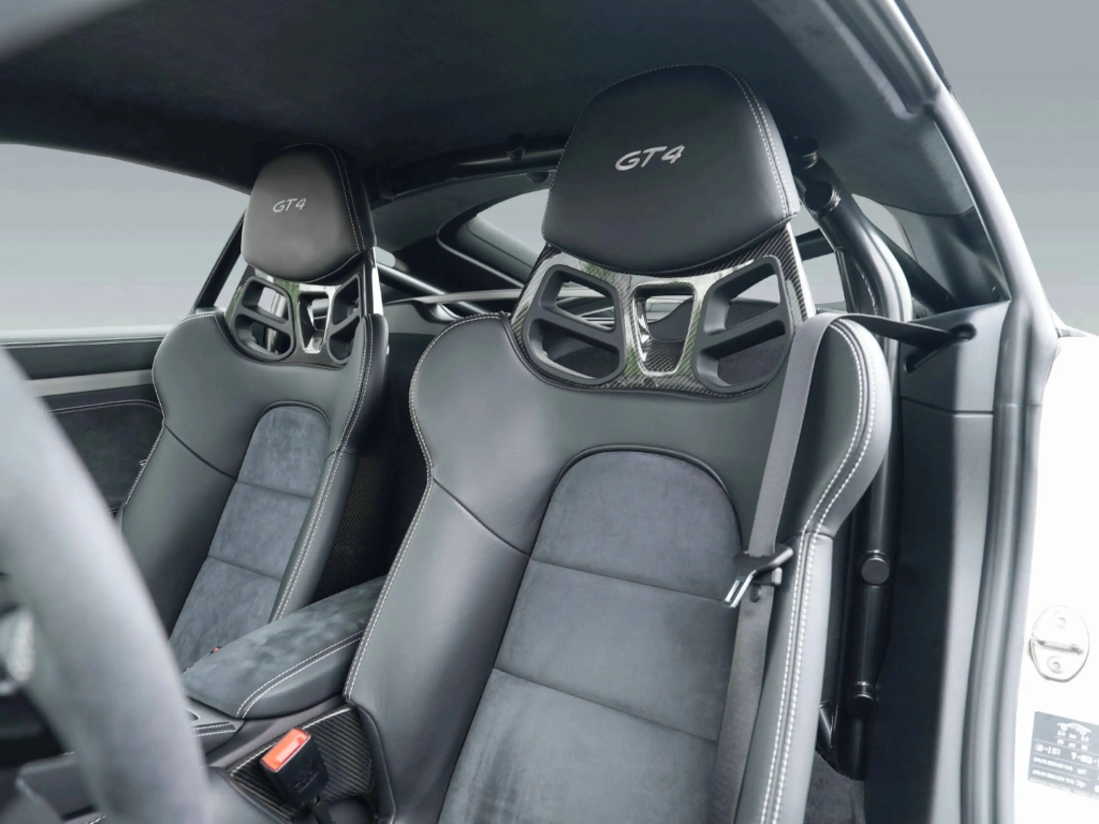 Porsche Cayman 718 GT4 — photo 7