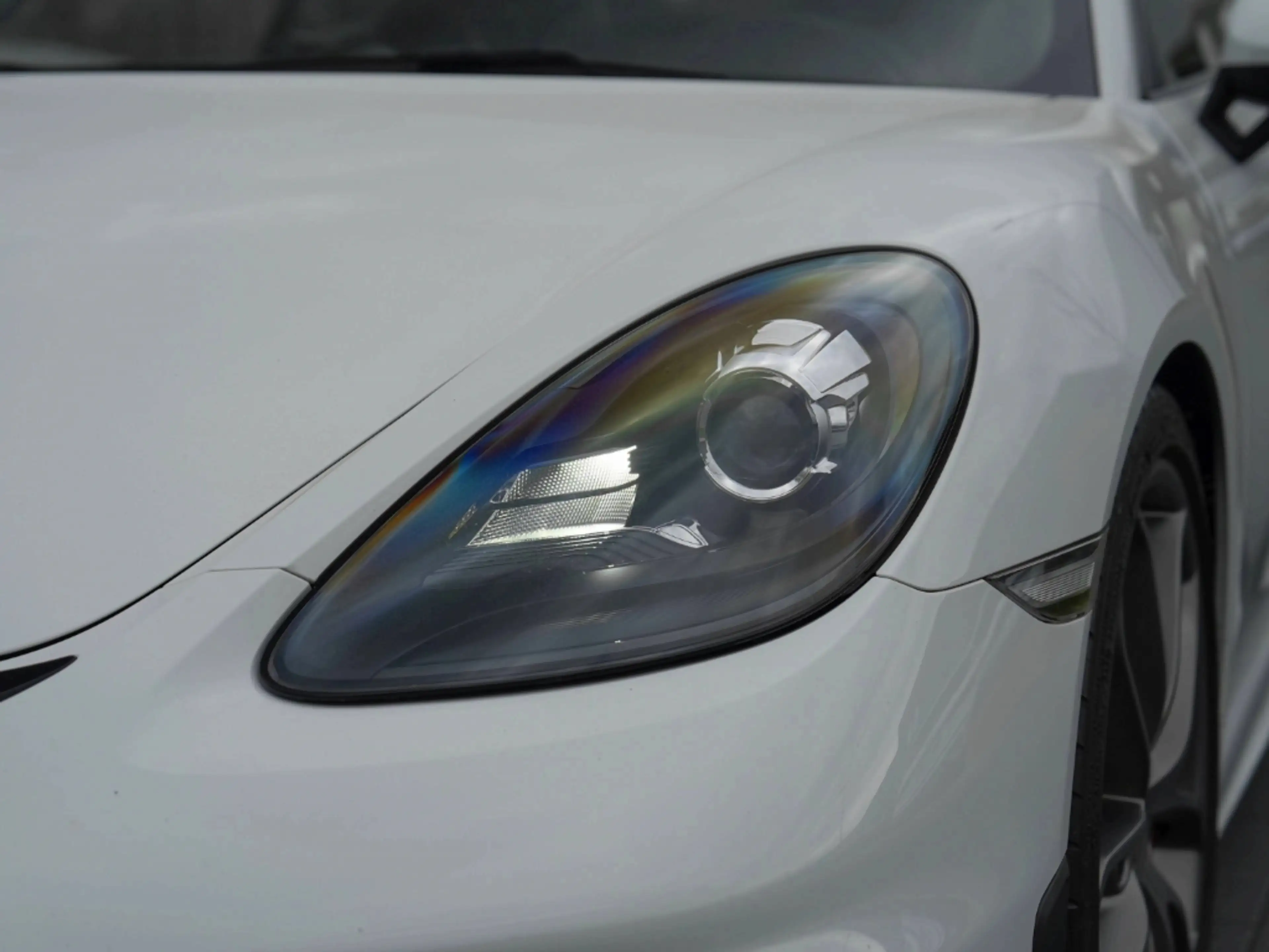 Porsche Cayman 718 GT4 — photo 12