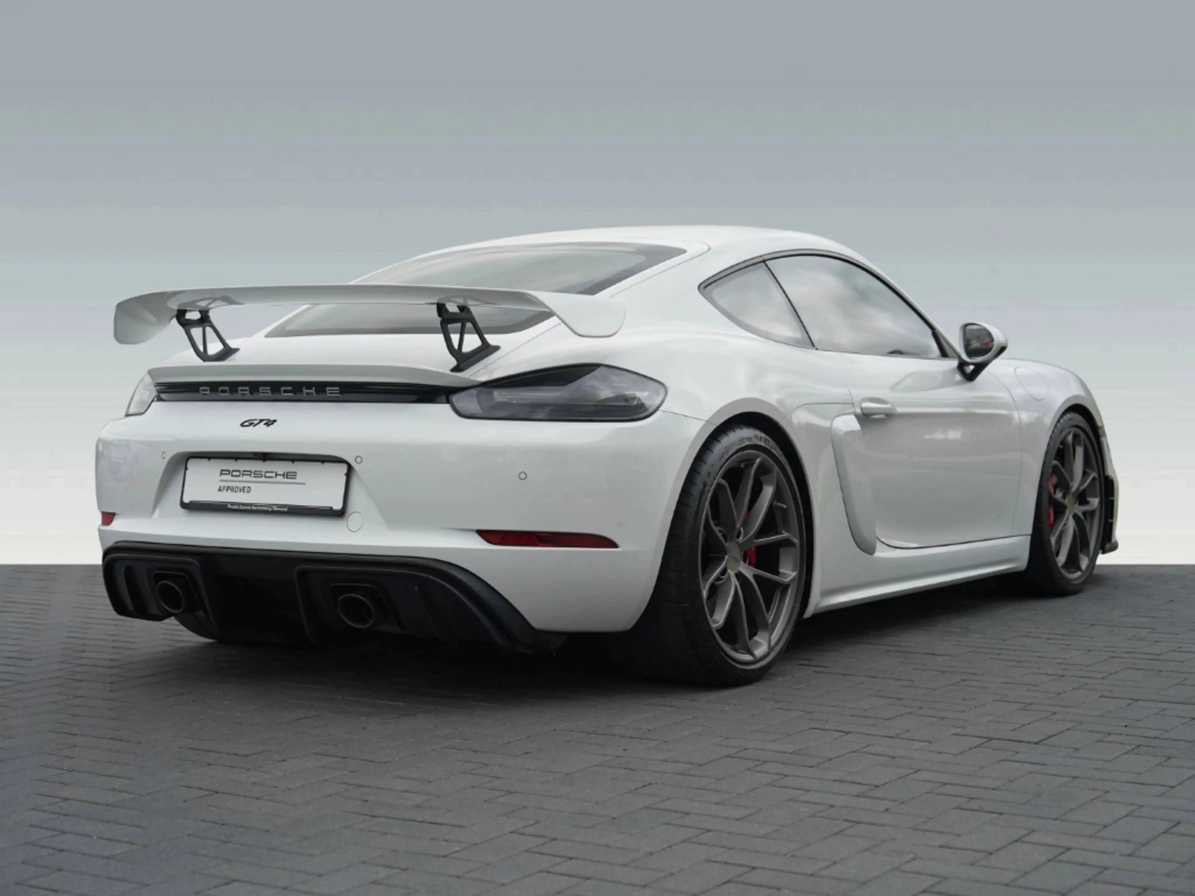 Porsche Cayman 718 GT4 — photo 9