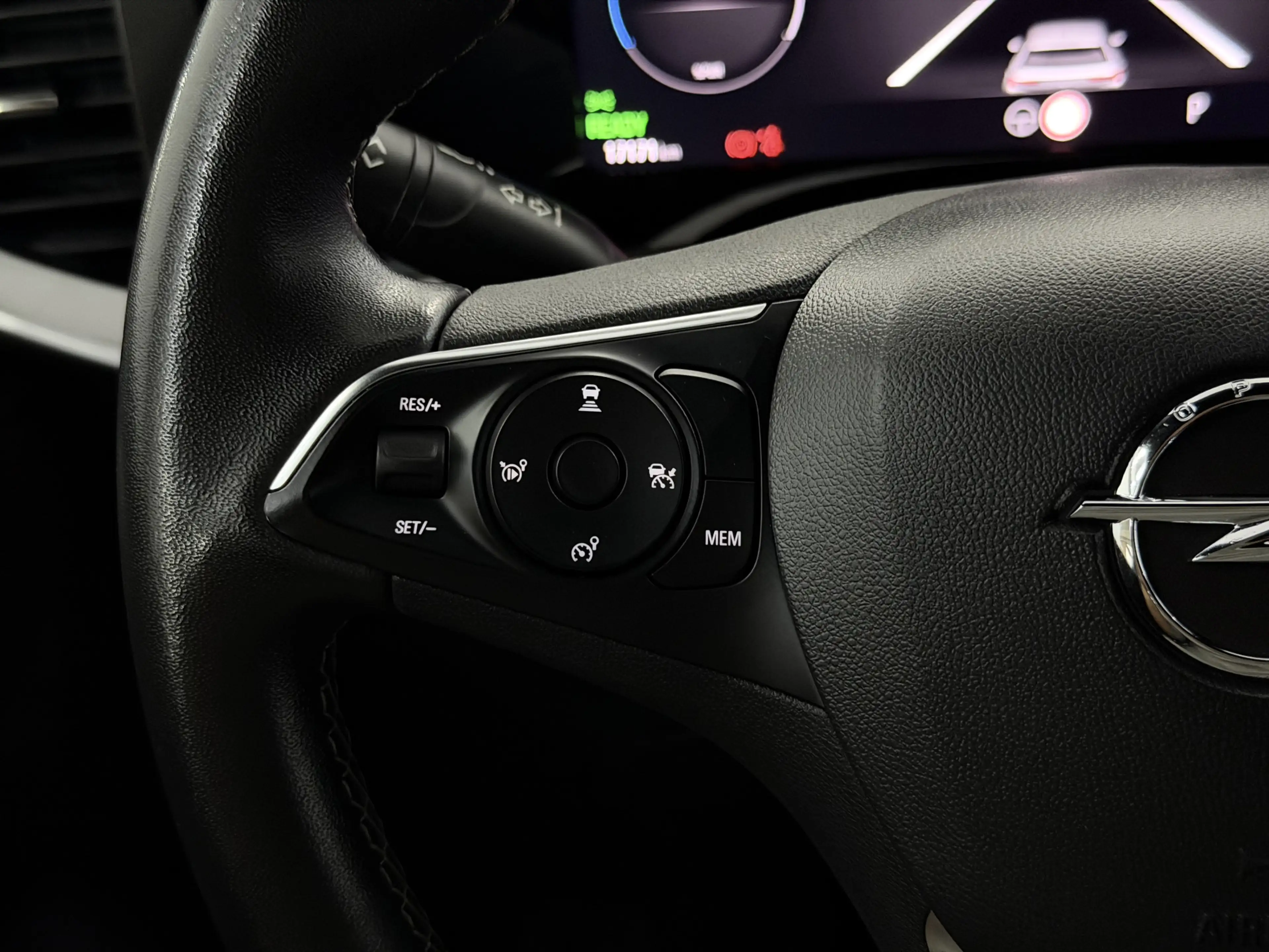 Opel Mokka-E Ultimate 50-kWh 11kw bl. Camera, Navi, Virtual des — photo 23