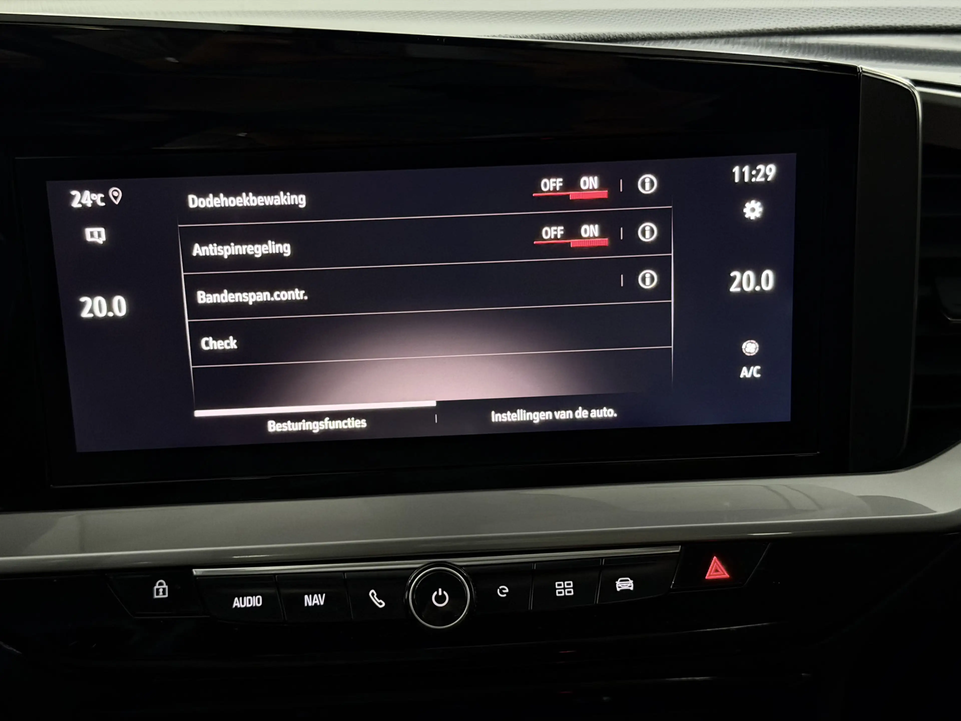 Opel Mokka-E Ultimate 50-kWh 11kw bl. Camera, Navi, Virtual des — photo 21