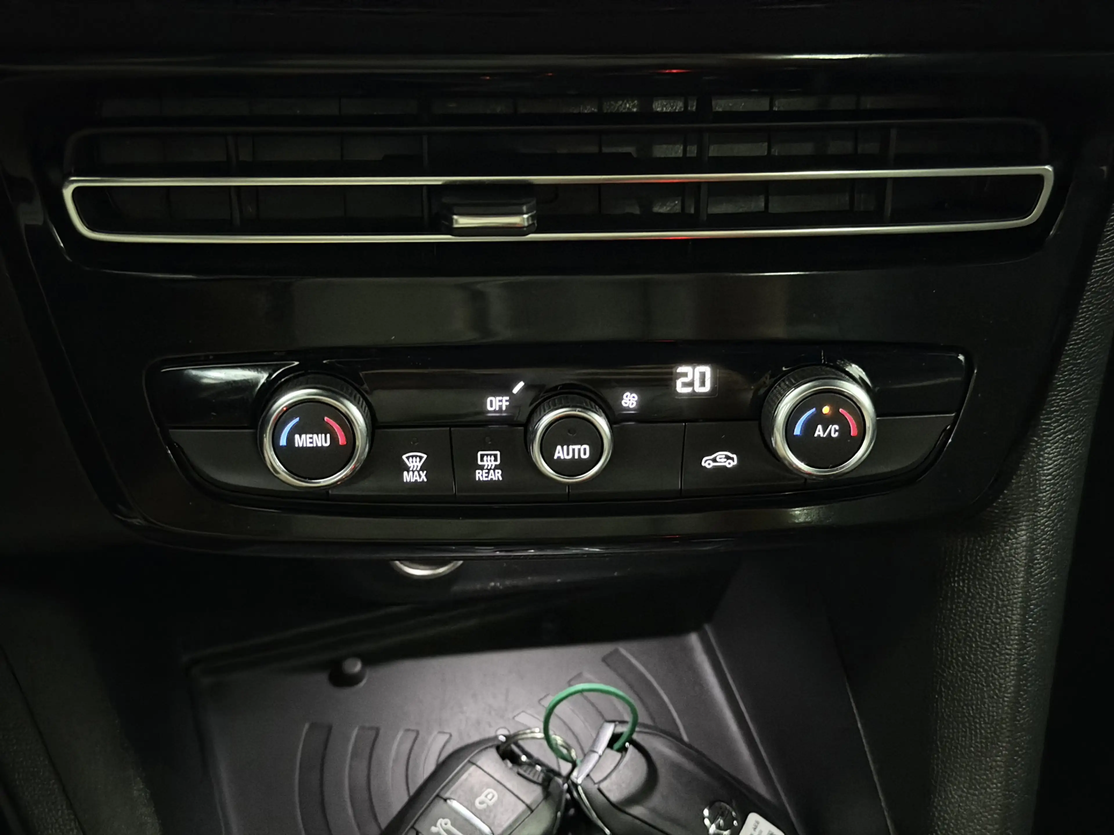 Opel Mokka-E Ultimate 50-kWh 11kw bl. Camera, Navi, Virtual des — photo 14