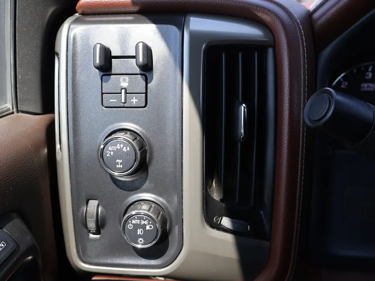 Chevrolet Silverado 1500 photo Chevrolet Silverado 1500