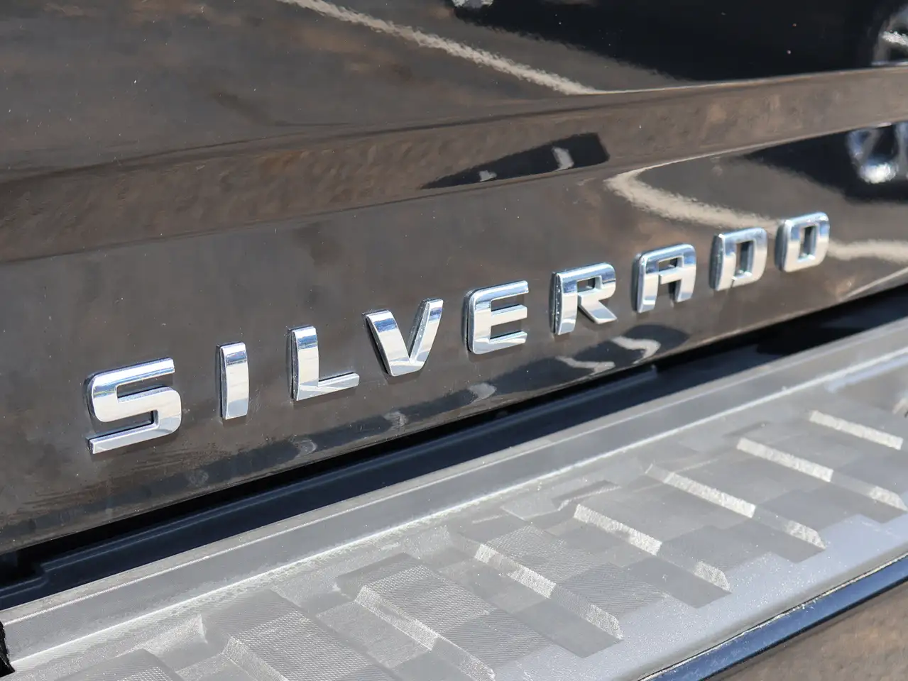 Chevrolet Silverado 1500 photo Chevrolet Silverado 1500
