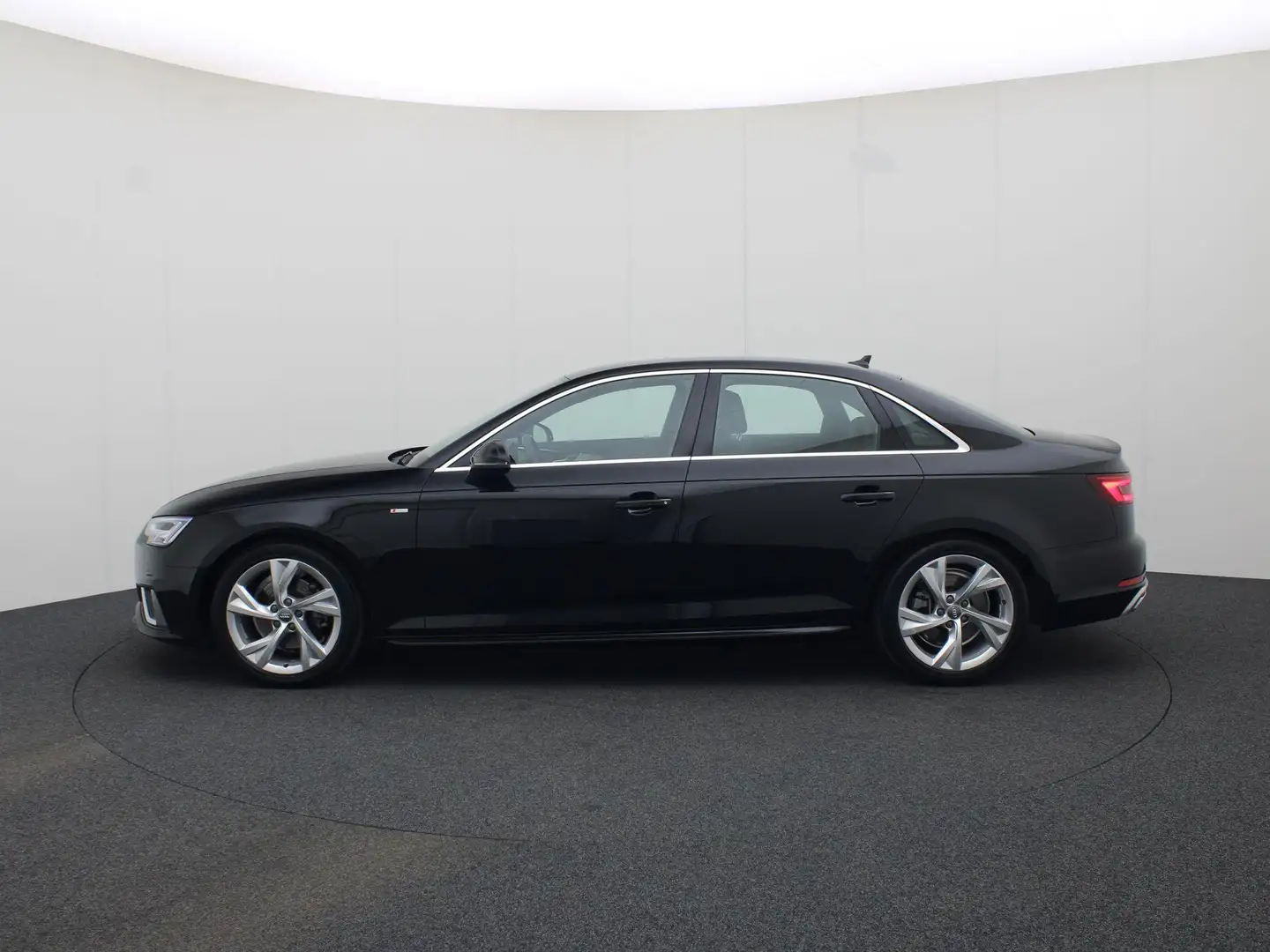 Audi A4 Limousine 35 TFSI 150pk Sport S line edition · Nav Zwart - 2
