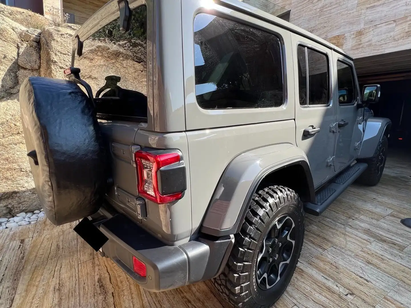 Jeep Wrangler Unlimited 2.0 4xe Rubicon 8ATX Gris - 2