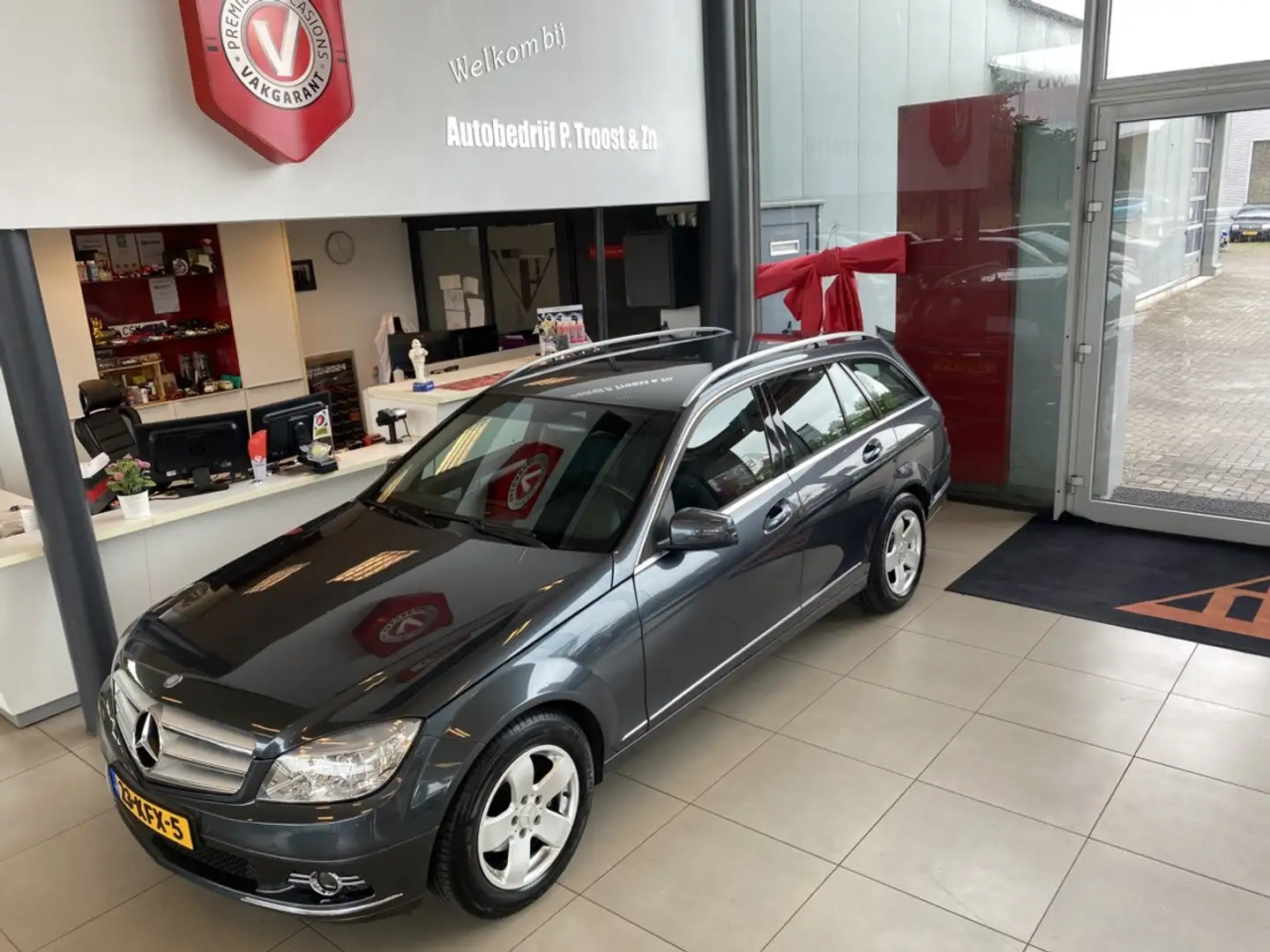 Mercedes-Benz C 180 Estate K BlueEFFICIENCY Business Edition Avantgard Grijs - 2