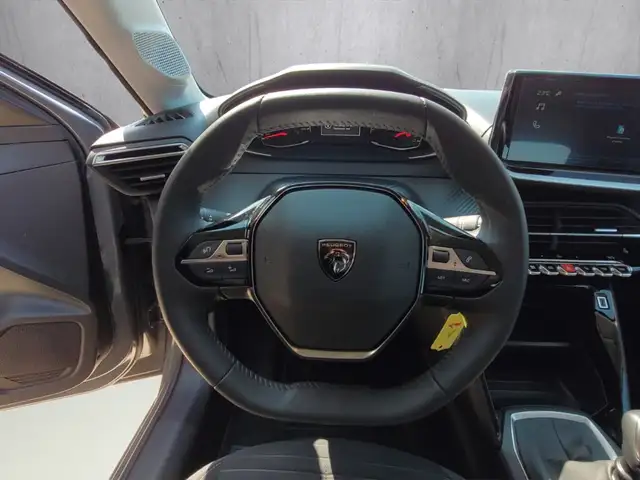 Peugeot 208 view 10