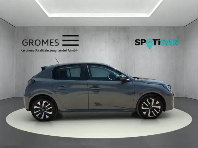 Peugeot 208 view 2