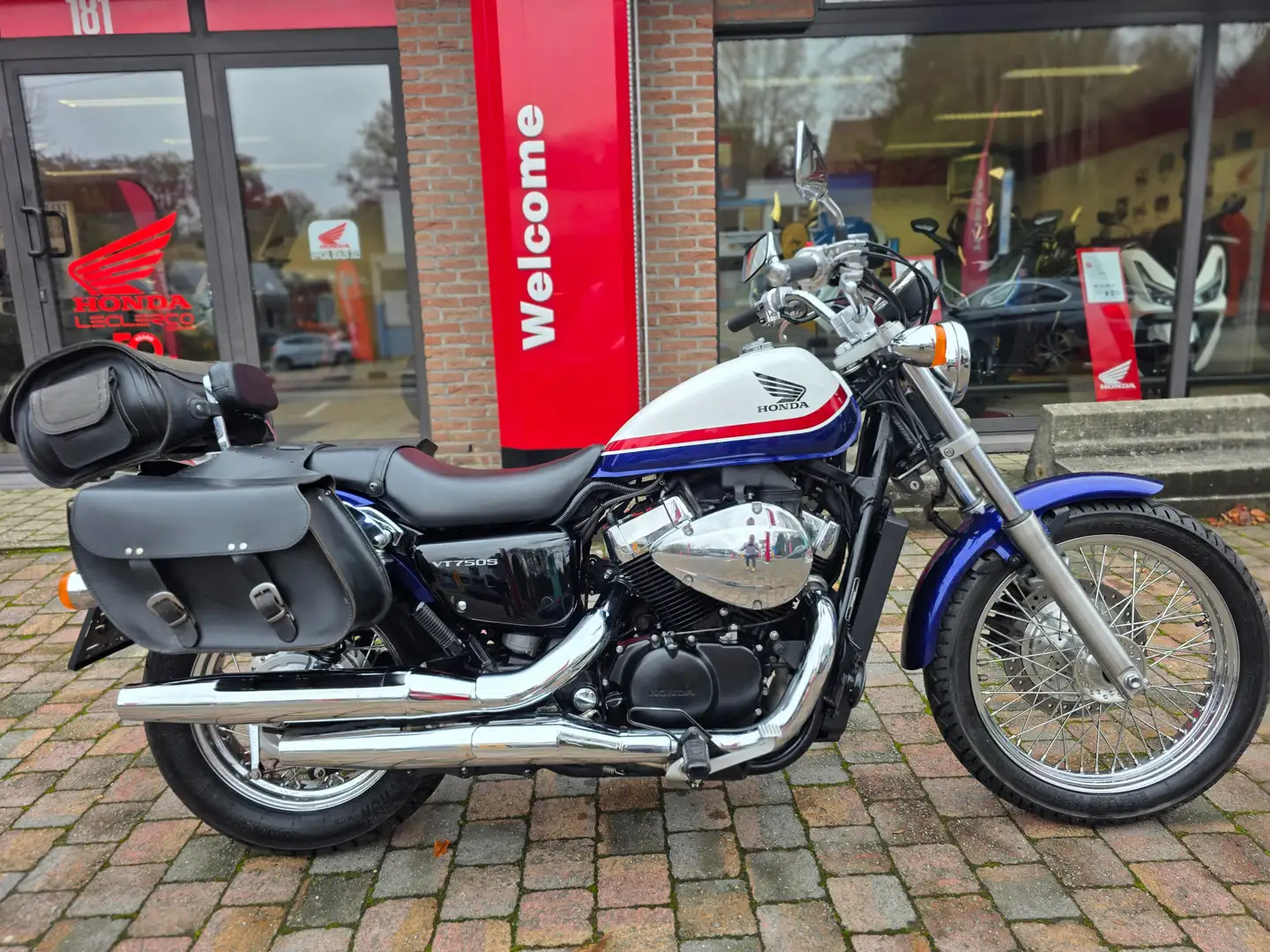 Honda VT 750 Blanc - 1