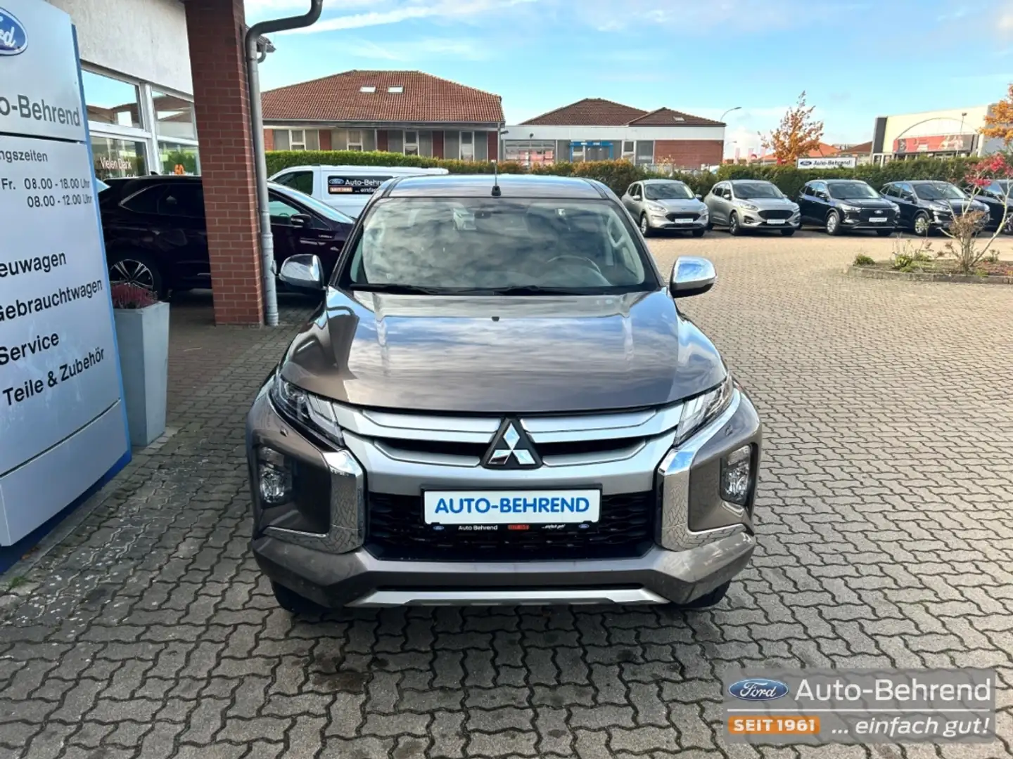 Mitsubishi L200 Select Doppelkabine 4WD Automatik AHK Braun - 2