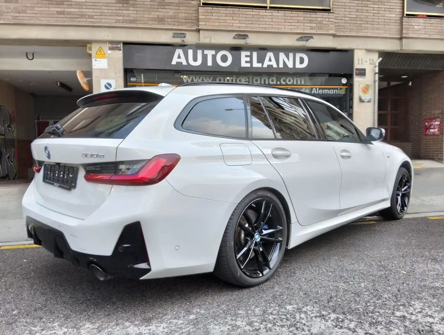 BMW 330 330e Touring M Blanc - 1