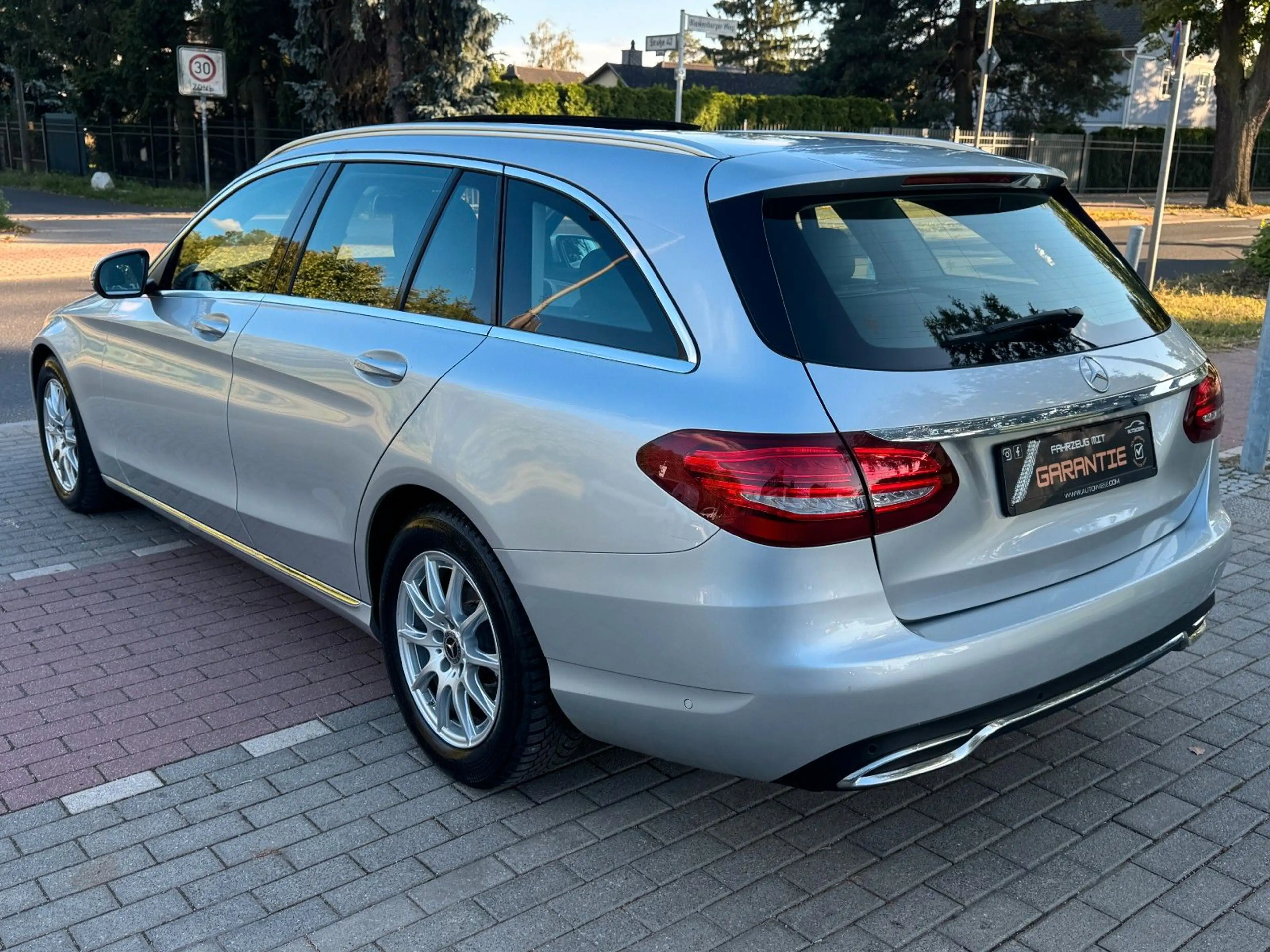 Mercedes-Benz C 250 d*Avantgarde*Aut.*Panorama*LED*Navi*AHK*SHZ — photo 6