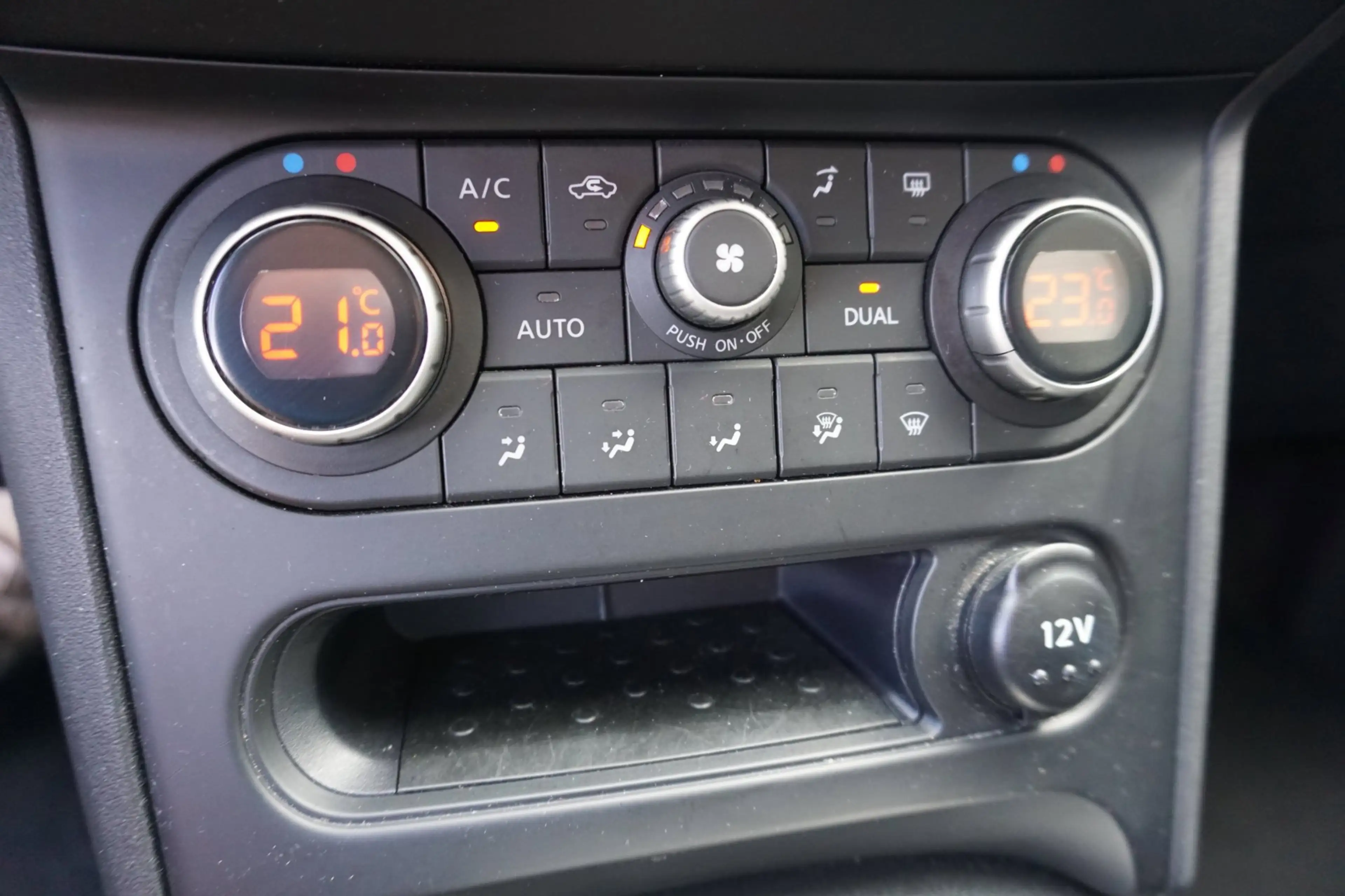 Nissan Qashqai 1.6 Connect Edition — photo 14