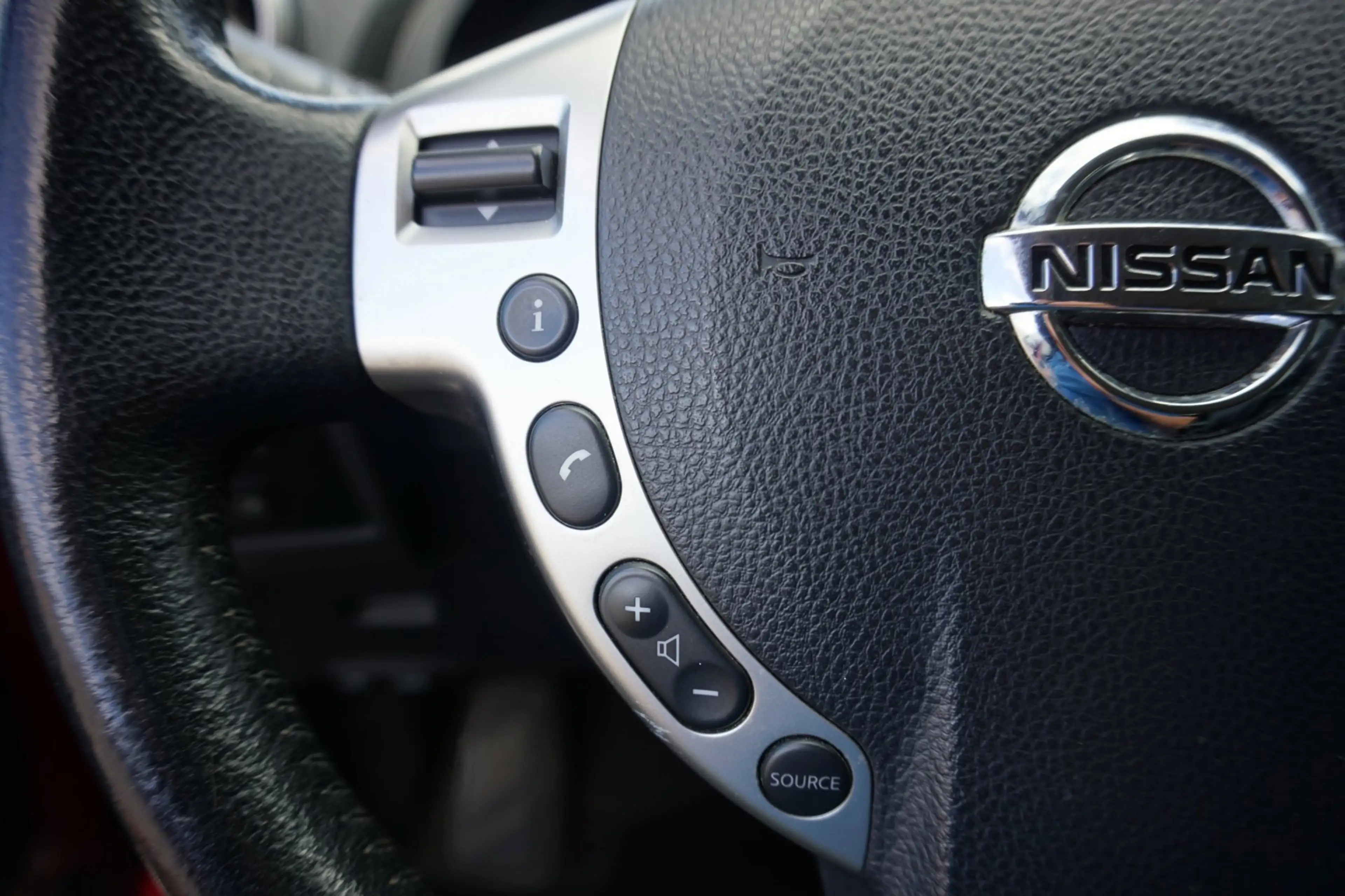 Nissan Qashqai 1.6 Connect Edition — photo 11