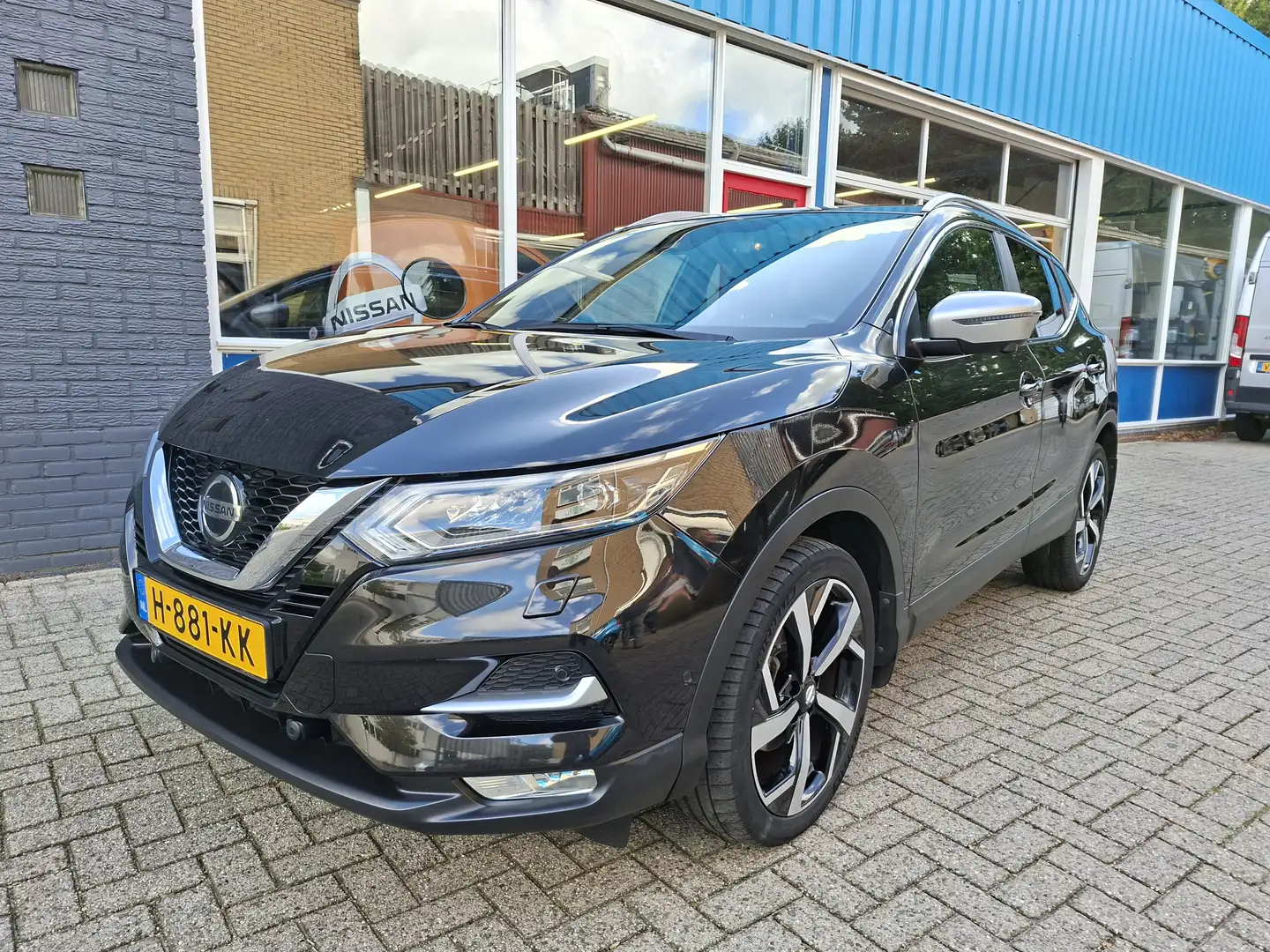 Nissan Qashqai 1.3 DIG-T Tekna + Trekhaak Panoramadak RIJKLAAR Zwart - 2