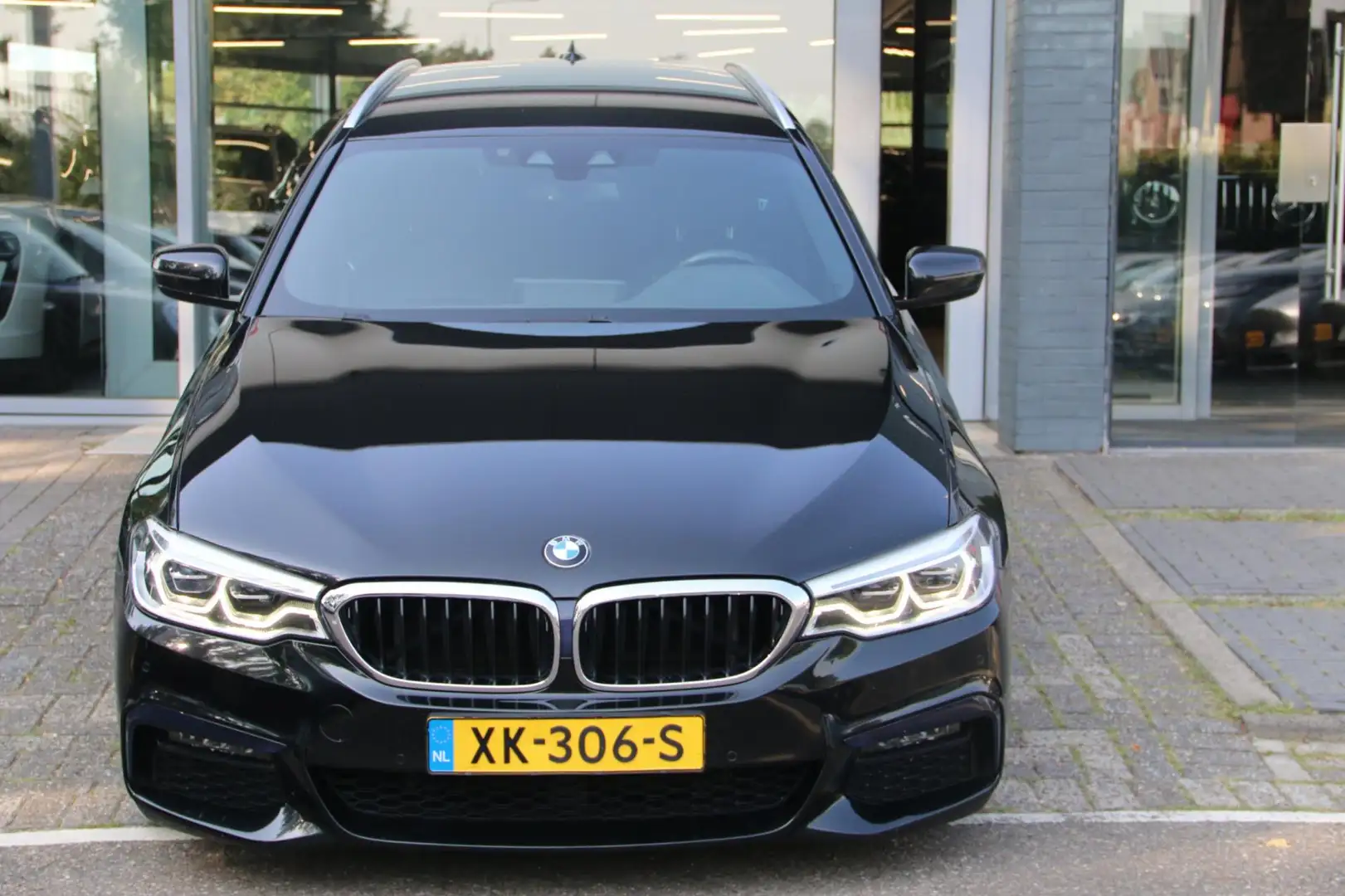 BMW 520 5-serie Touring 520i High Executive M-PAKKET NL-AU Zwart - 2