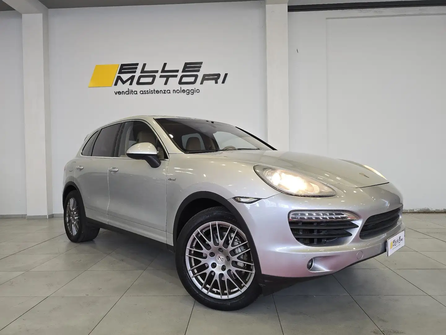 Porsche Cayenne Cayenne II 2010 4.1 V8 tdi S tiptronic Silver - 1