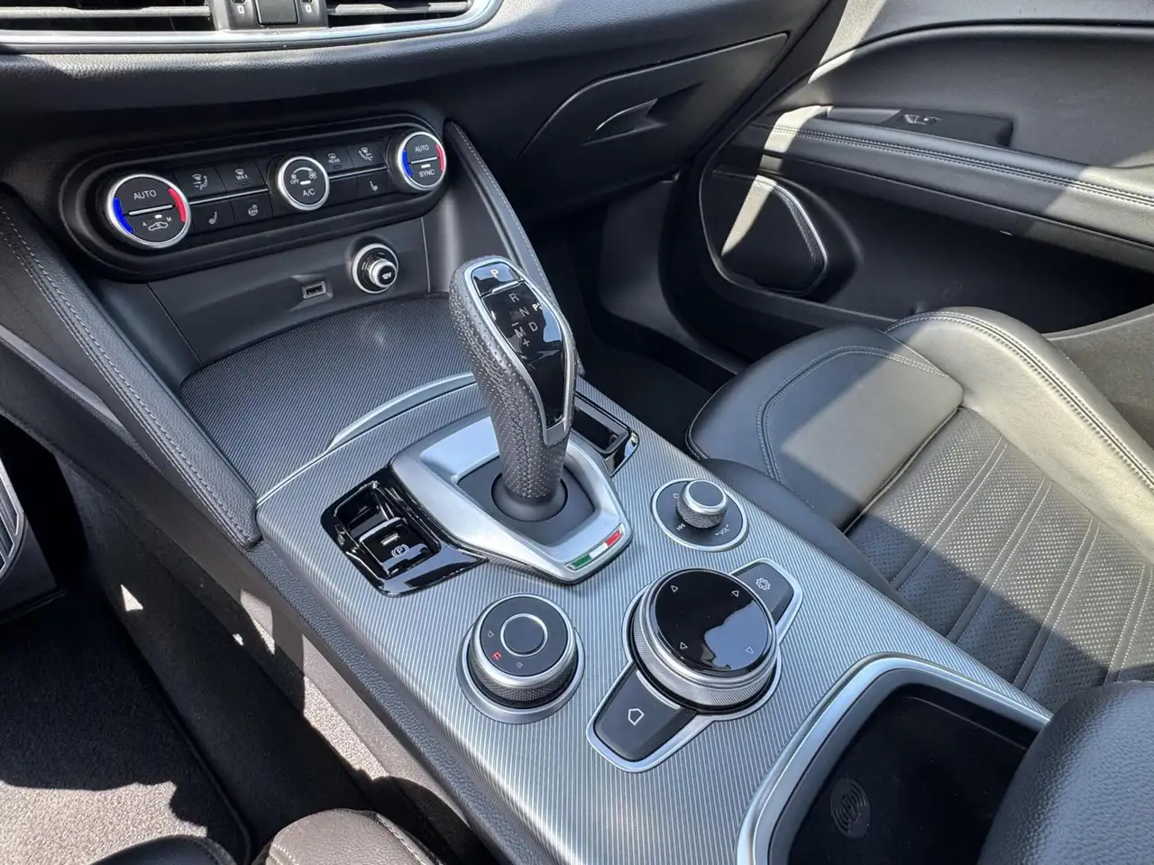 Alfa Romeo Stelvio 2022 — фото 11