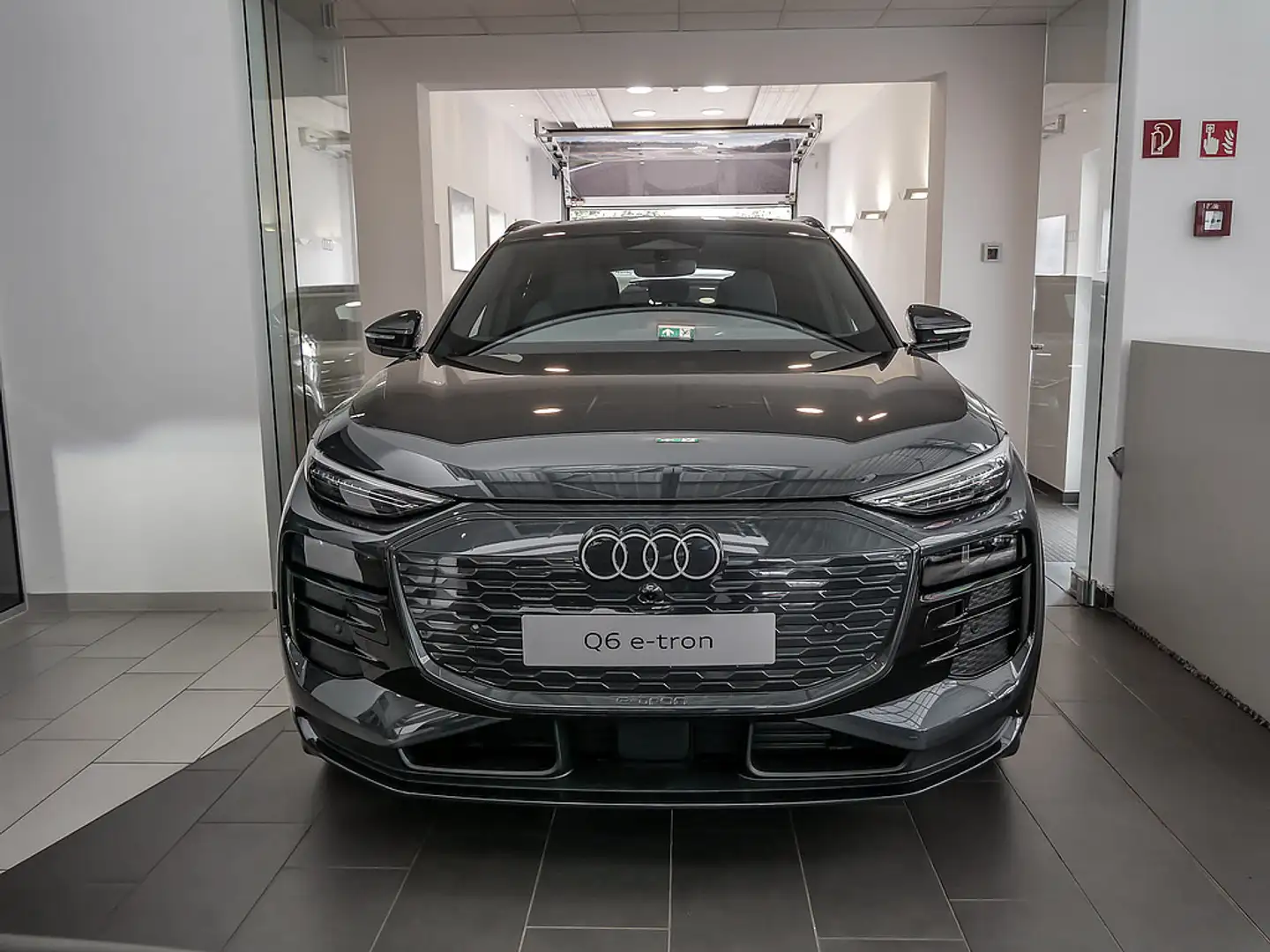 Audi Q6 e-tron quattro Grau - 2