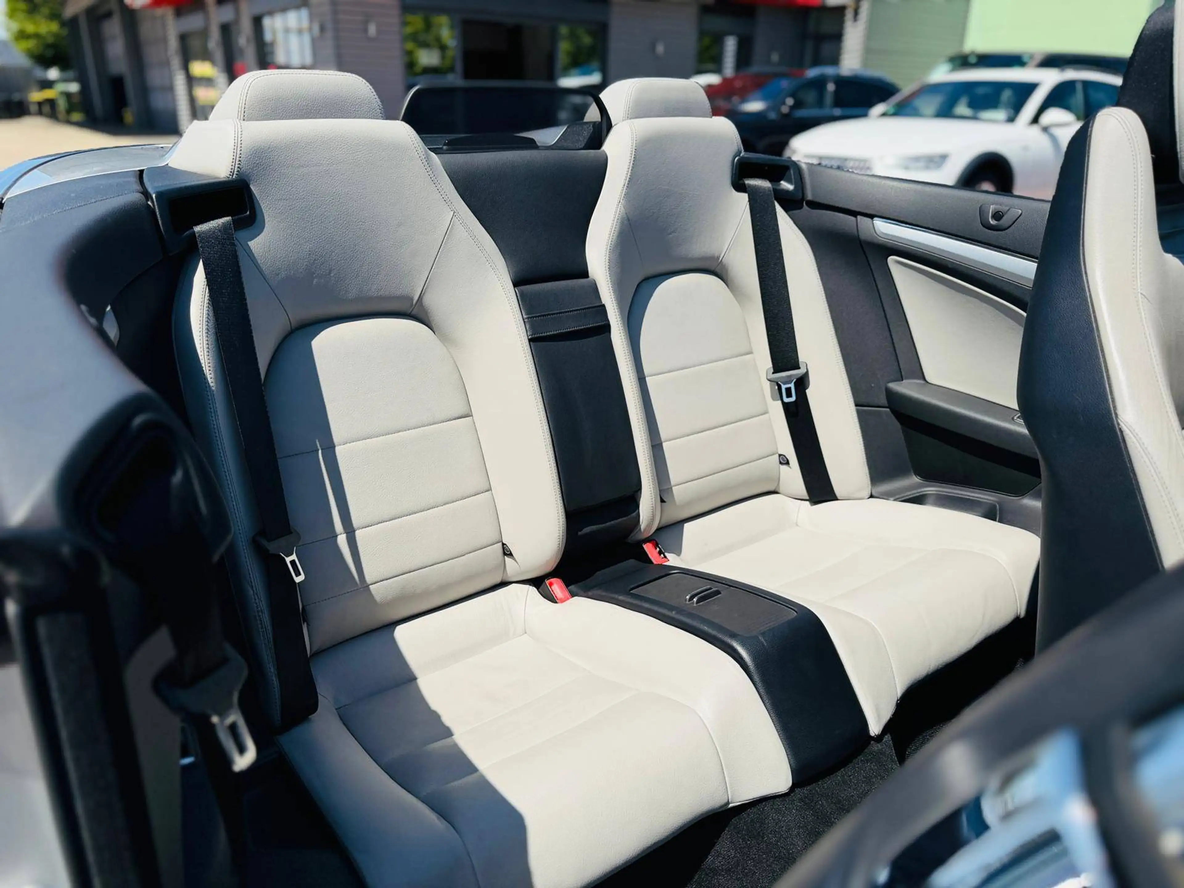 Mercedes-Benz E 250 CGI Cabrio BlueEfficiency Avantgarde TÜV NEU & Service Neu Garantie Finanzierung möglich — photo 9