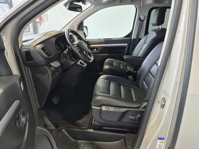Opel Zafira Life view 8