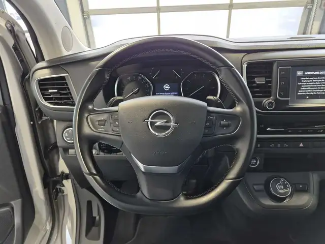 Opel Zafira Life view 10