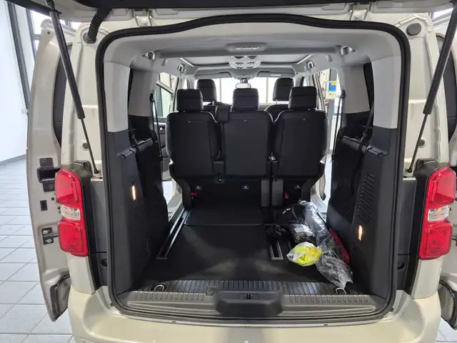 Opel Zafira Life view 6