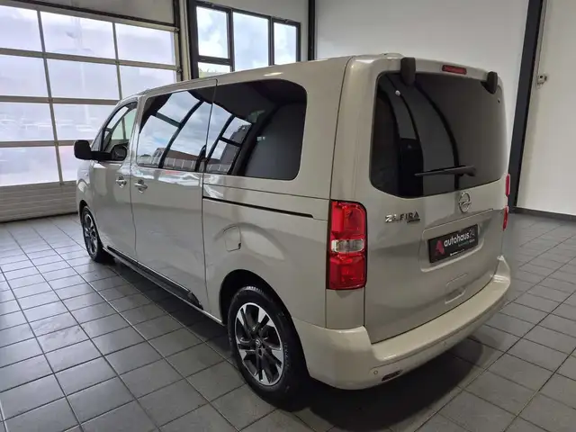 Opel Zafira Life view 4