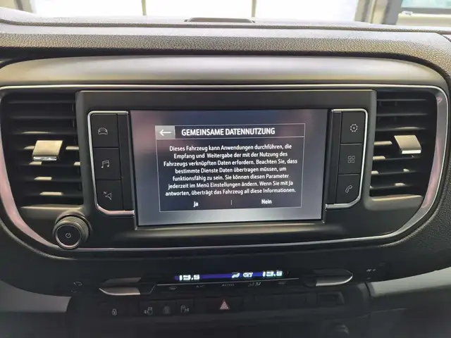 Opel Zafira Life view 11