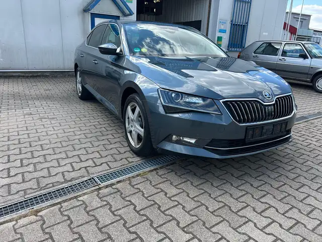 Skoda Superb Style 4x4  DSG  NAVI / AHK  /STHZ