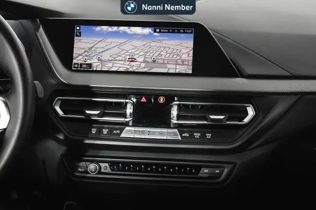 BMW 1 Series view 11