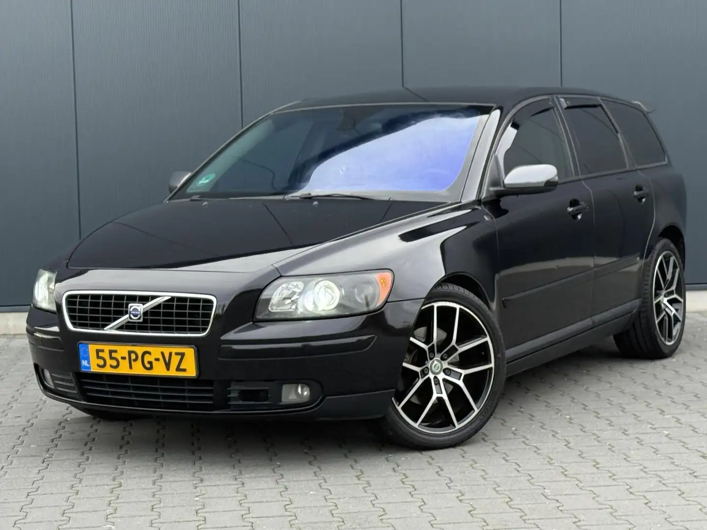 Volvo V50 2.4 5-Cilinder - Xenon - CarPlay - Spoiler - Trekh Zwart - 1
