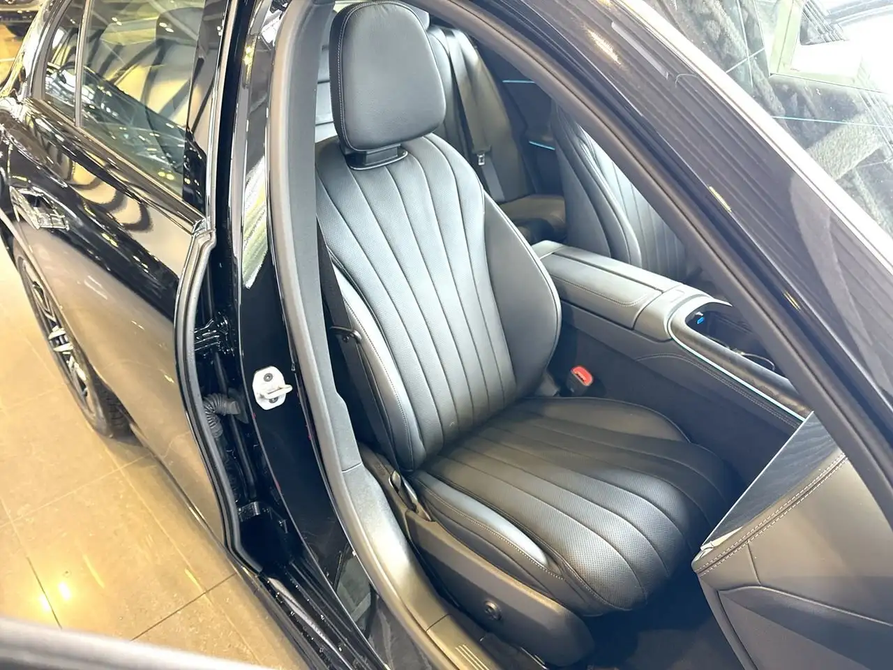 Mercedes-Benz E-Class photo Mercedes-Benz E-Class