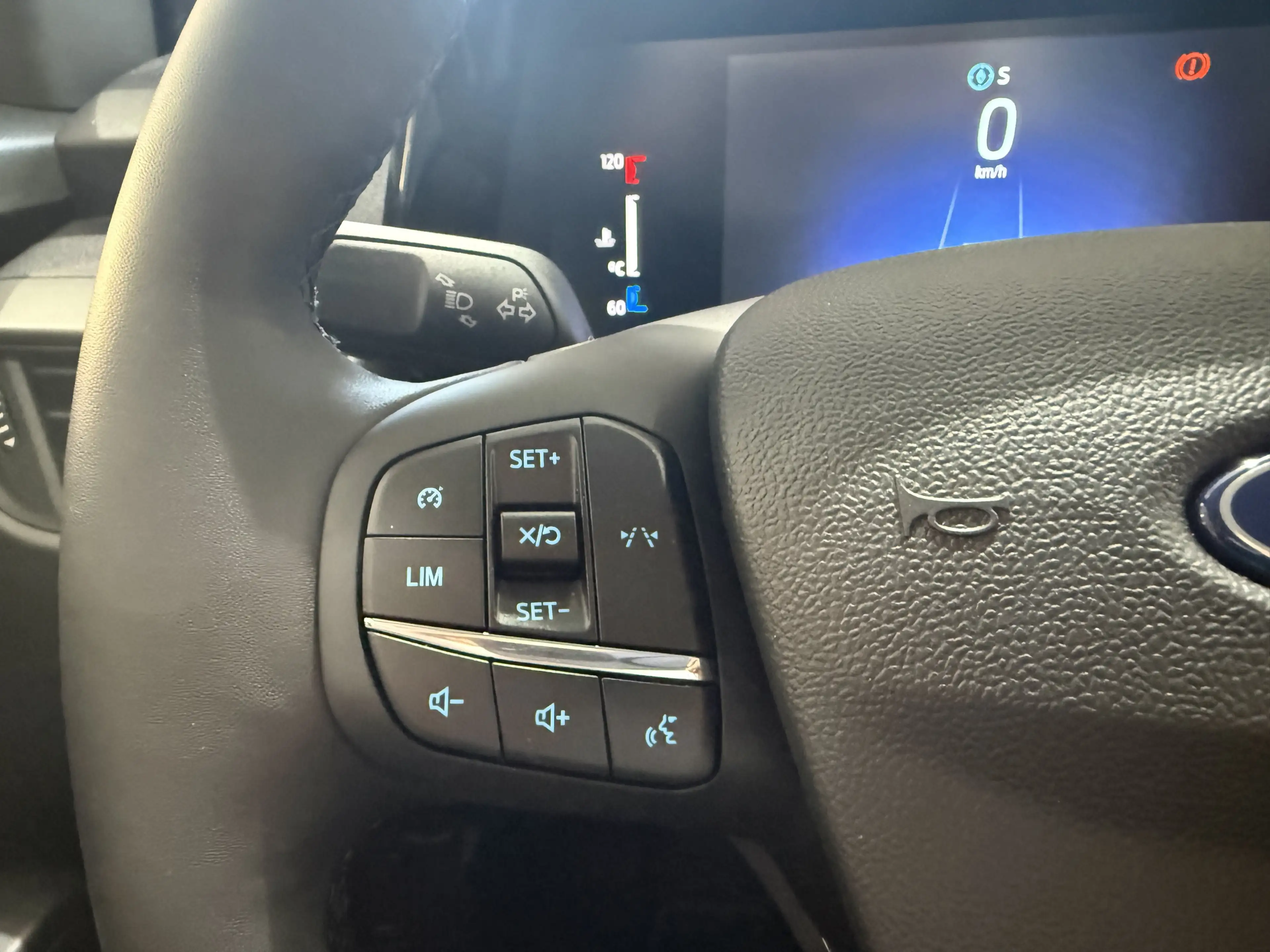 Ford Tourneo Courier Titanium Automatik / Winter-Paket — photo 12
