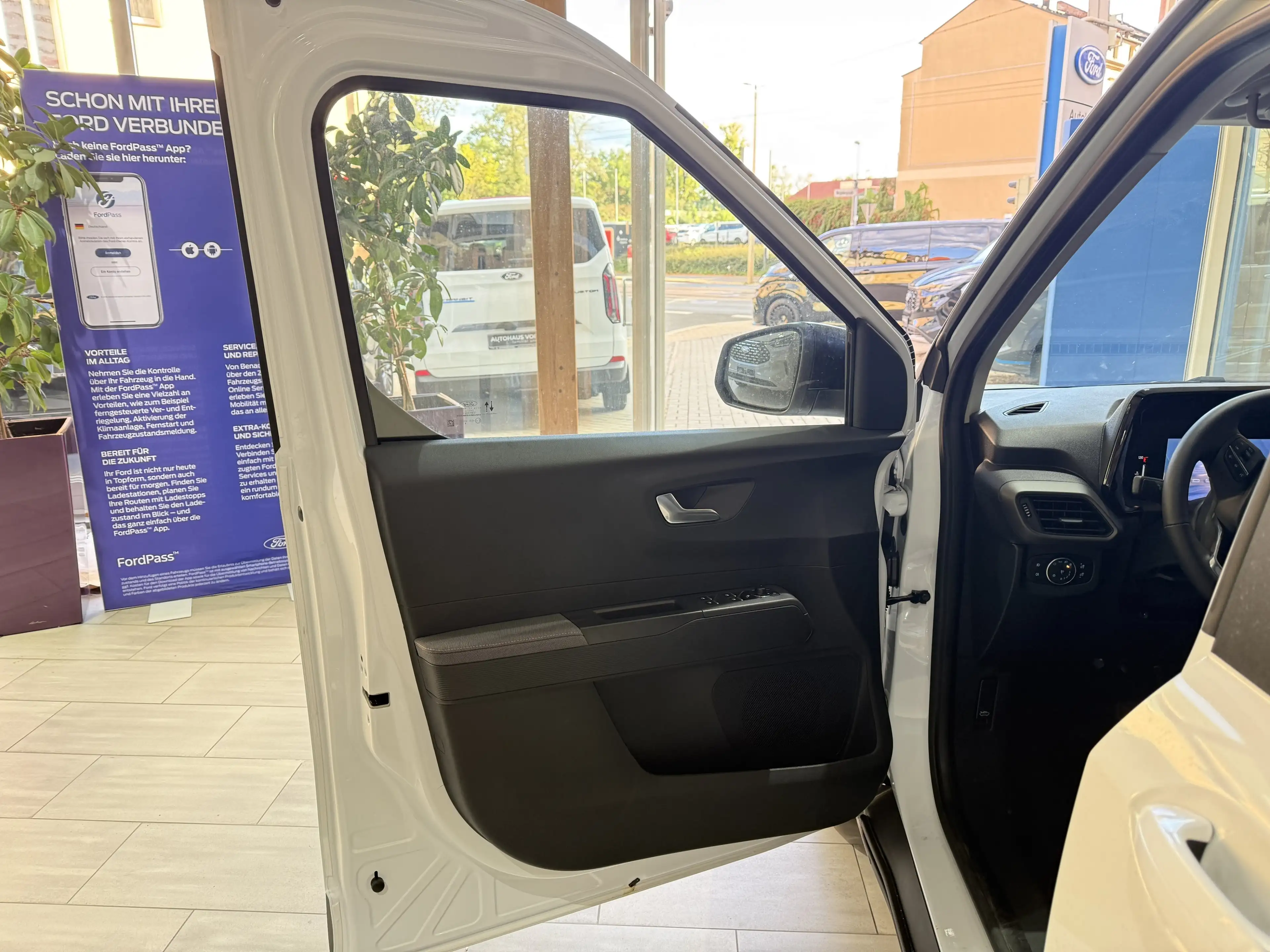 Ford Tourneo Courier Titanium Automatik / Winter-Paket — photo 9